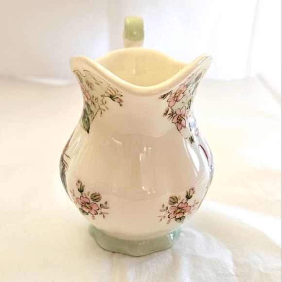 "Tea Service" creamer from the Brambly Hedge series by Royal Doulton. - Picture 2 of 9